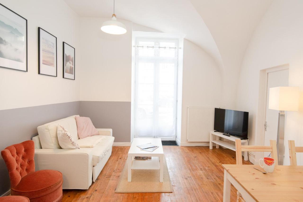 Issoire Centre, T2 Bergere Avec Parking Apartment Exterior photo